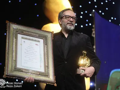 کارن همایونفر چهره سال هنر انقلاب شد