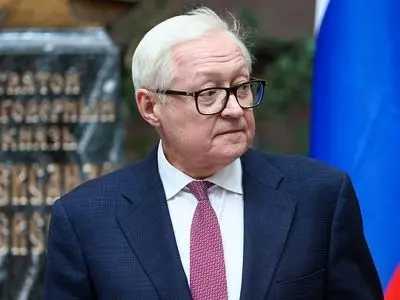 شانه به شانه در کنار  رهبری ونزوئلا ایستاده‌ایم