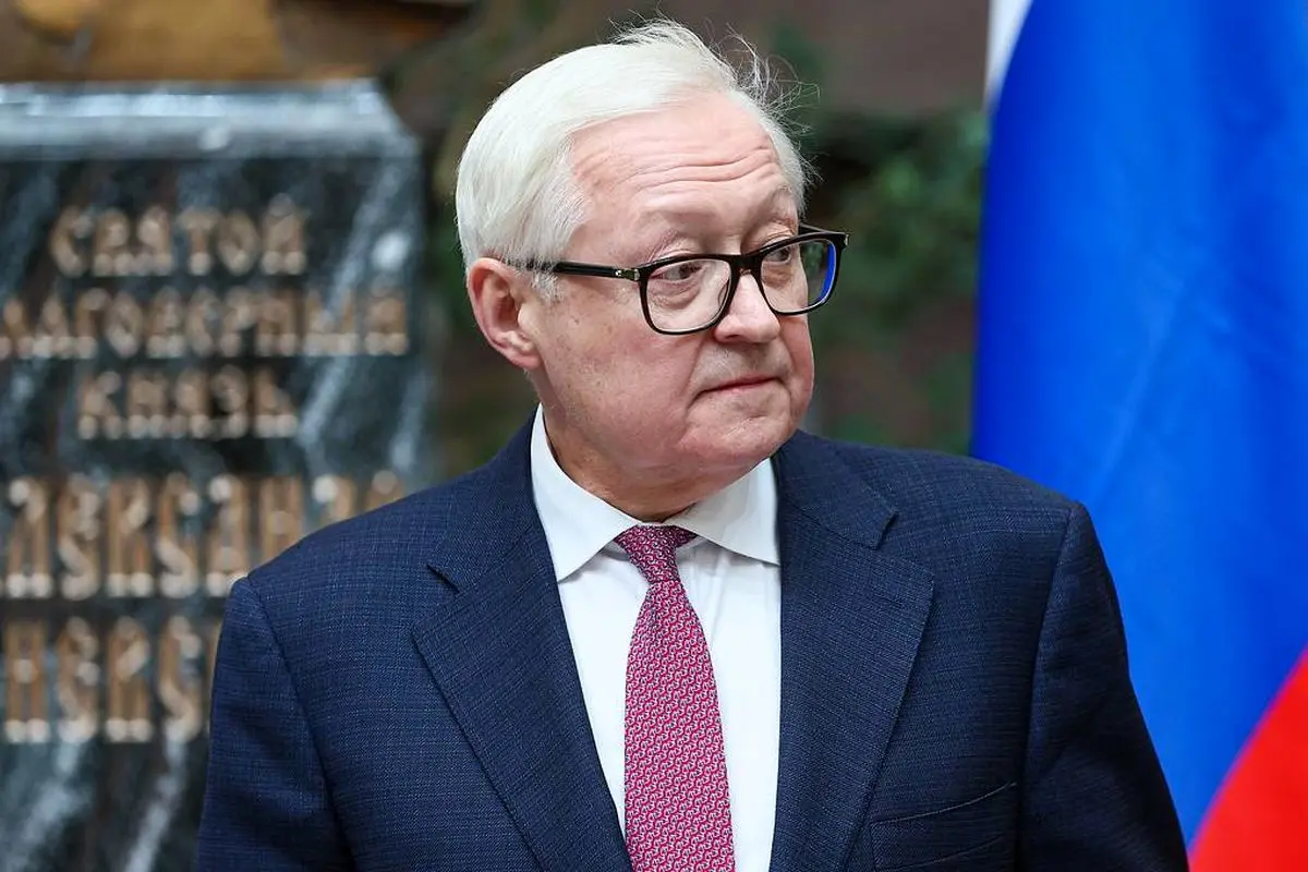 شانه به شانه در کنار  رهبری ونزوئلا ایستاده‌ایم