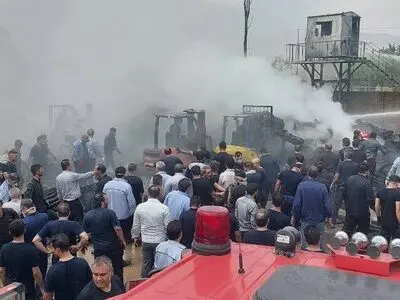 مصدومیت ۵۰ کارگر در حادثه آتش سوزی  لاستیک‌سازی «ایران یاسا »