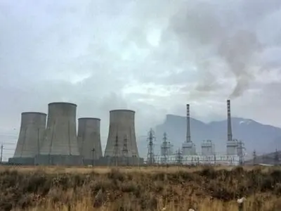 تعطیلی ۲واحد آلاینده نیروگاه حرارتی شازند/ تکذیب شایعات مربوط به خاموشی برق استان/ ورود روزانه 500 تن گوگرد در هوای اراک 