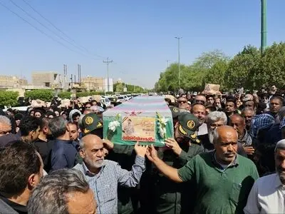 آبادانی ها با پیکر پاک سرباز شهید مجتبی بوخضیری وداع کردند