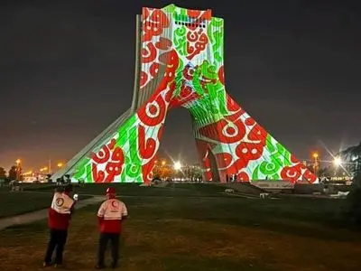تجلیل برج آزادی از امدادگران هلال احمر