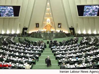 پیامک‌های مشکوک به نمایندگان پیش از تصویب یک طرح+عکس