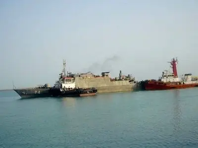 آغاز عملیات بازآماد ناوشکن سهند در بندرعباس