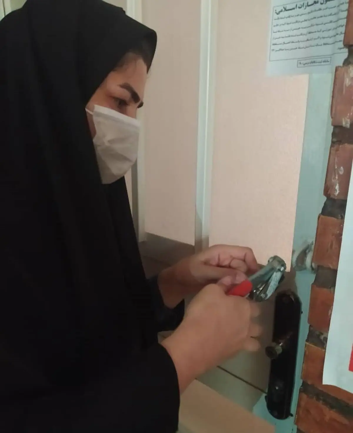 مطب‌های پنج پزشک در شهرستان ایذه پلمپ گردید