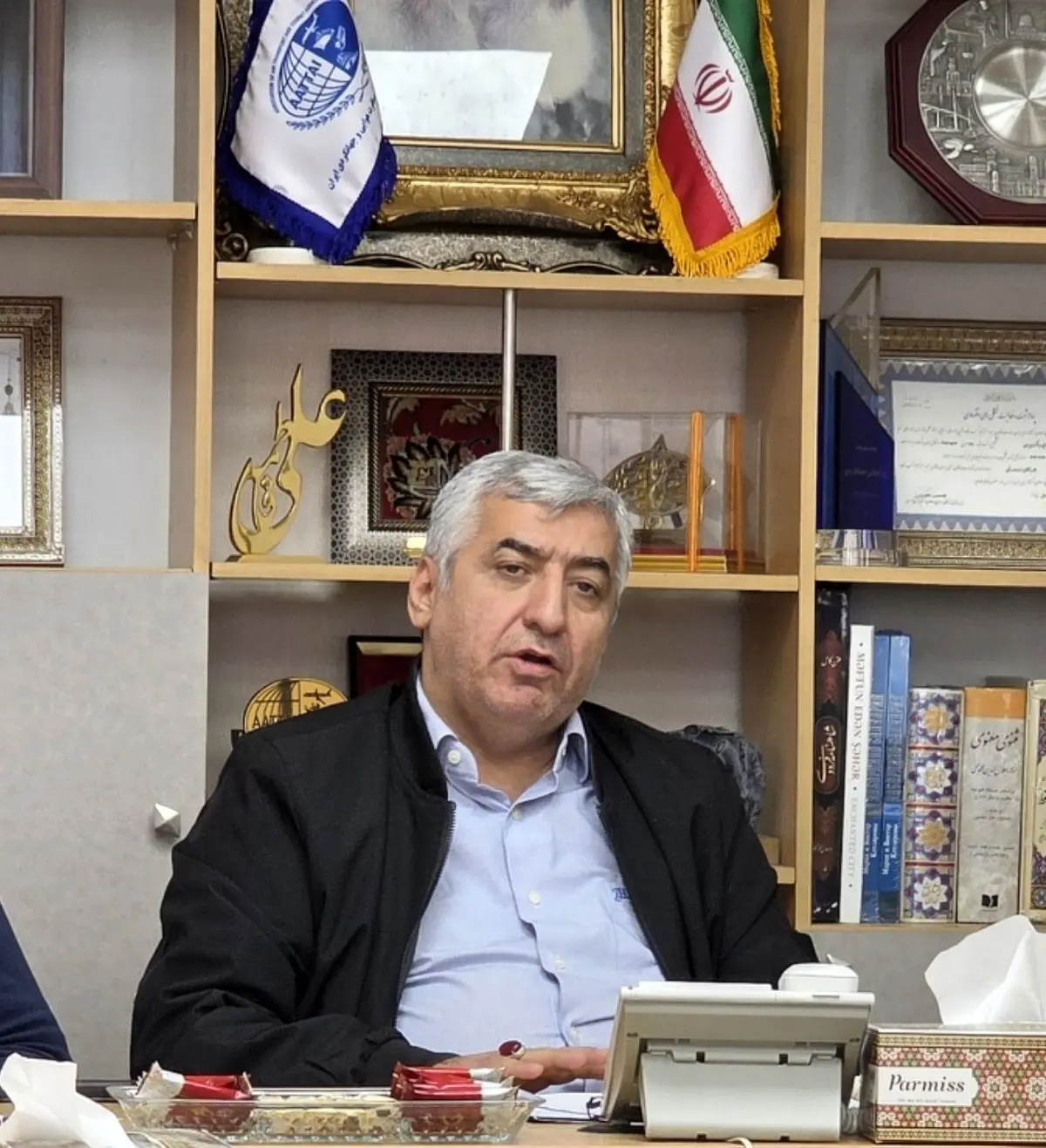 مرزهای زمینی به روی اتباع خارجی باز است 