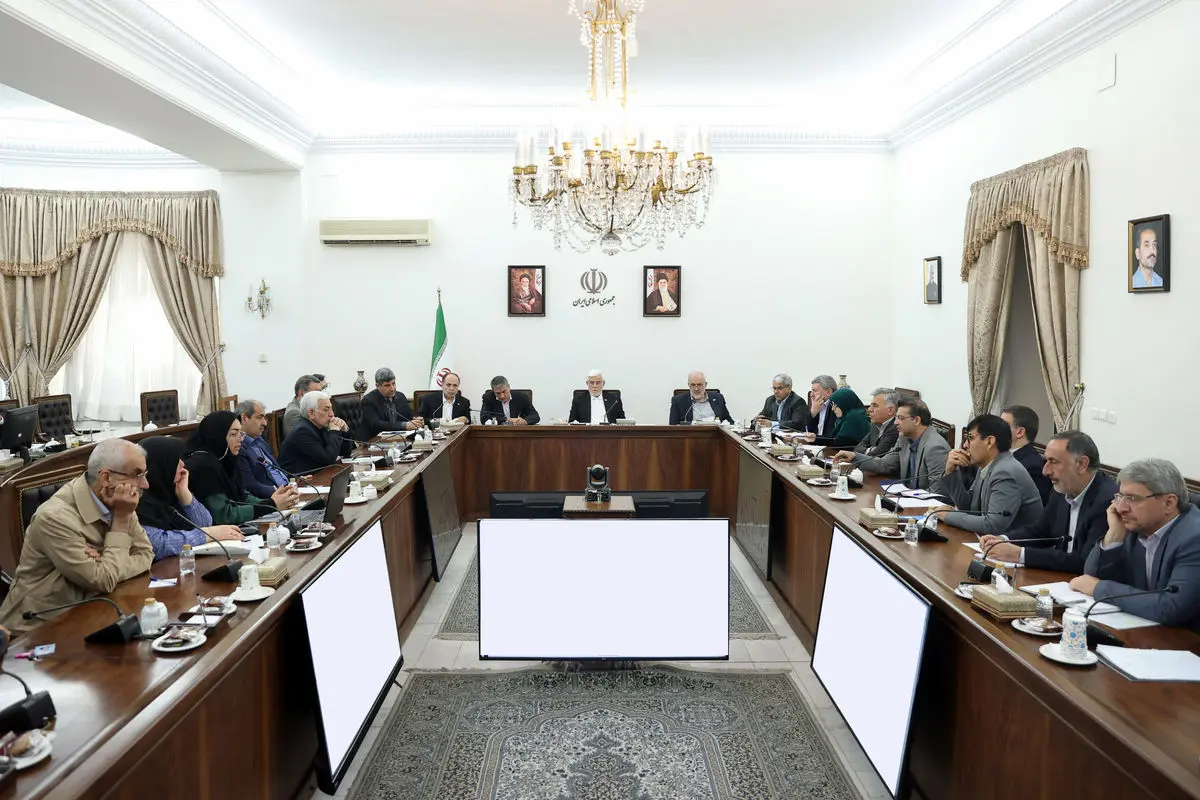 مدیران به آب به عنوان یک مسئله استانی، منطقه‌ای و بخشی نگاه نکنند