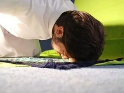 آنچه سجده با جسم و روح انسان می‌کند