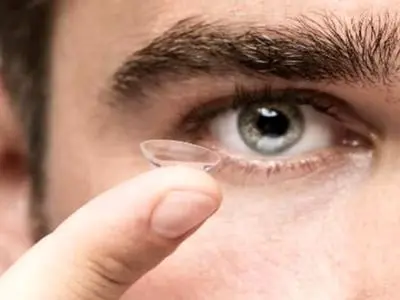 خوابیدن با لنز چشمی خطرناک است؟