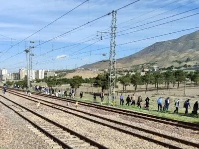 علت اختلال یک ساعته امروز در مترو از زبان کارکنان: قطعات نداریم و ایمنی ضعیف است