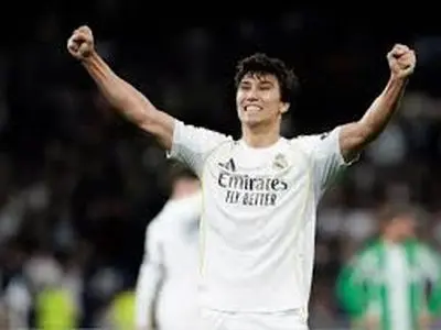 ویدئو: وقتی ستاره‌های رئال برای شکارچی جدید صف کشیدند‎!‎