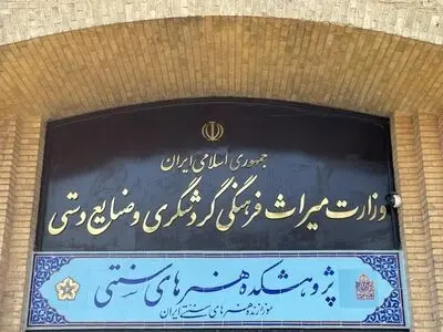 آثار هنرهای ملی در شرایط استاندارد و امن موزه‌ای نگهداری خواهند شد