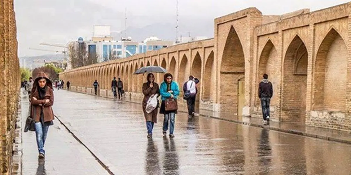 پیش‌بینی کاهش ۵ تا ۸ درجه ای دمای هوای اصفهان/ محورهای اردستان، نایین، خورو و بیابانک متاثر از توفان