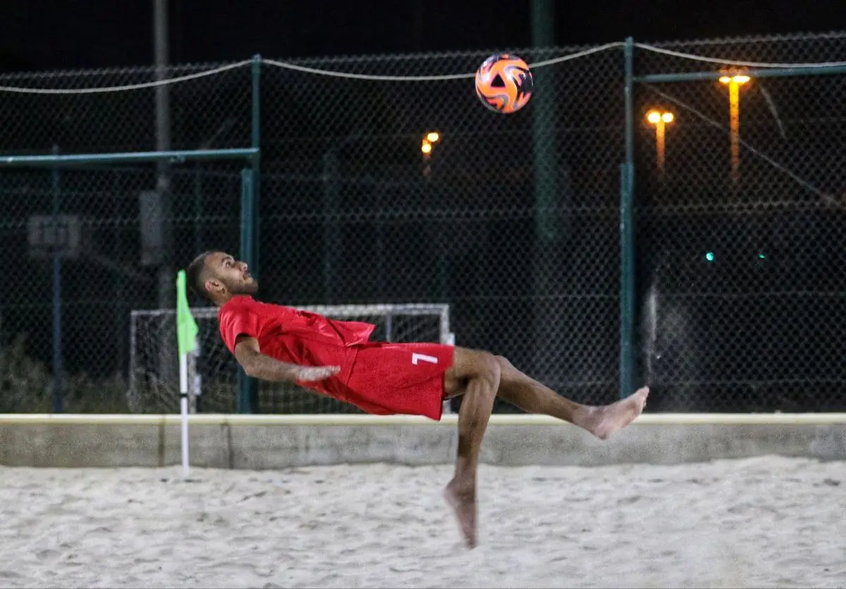 ویدیو: برگزاری اولین تمرین تیم ملی ساحلی در زمین تمرین شباب الاهلی دبی
