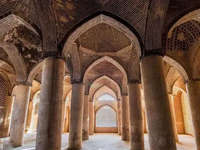 مدیریت بحران اصفهان برای حفظ مسجد جامع وارد عمل شد
