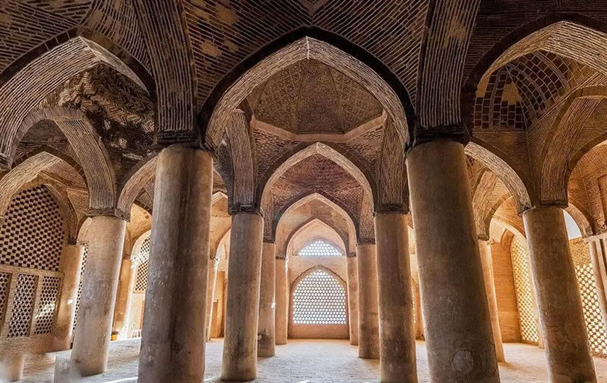 مدیریت بحران اصفهان برای حفظ مسجد جامع وارد عمل شد