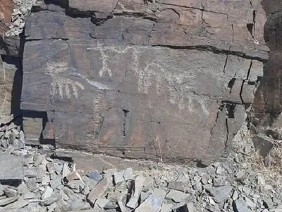 کشف یک مجموعه سنگ‌نگاره جدید در الیگودرز
