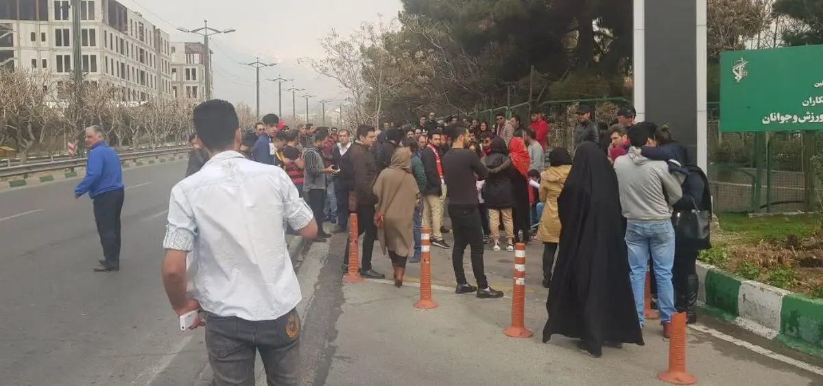 تجمع هواداران پرسپولیس مقابل وزارت ورزش برای برکناری فغانی!