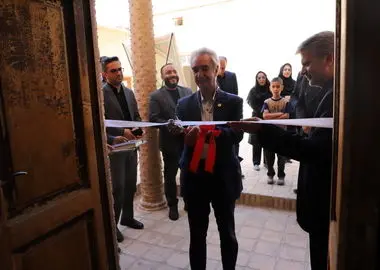 نقاشی کودکان مظلوم میناب بر روی اسناد سازمان ملل متحد
