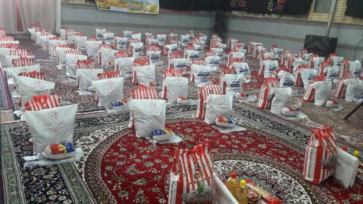 توزیع ۱۱۰ بسته ارزاق در رزمایش سراسری کمک مومنانه اردستان
