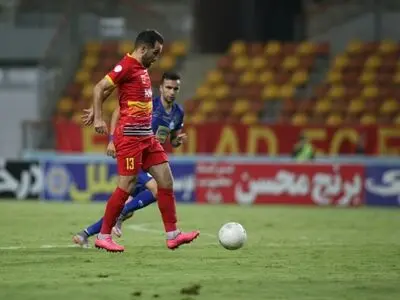 نمرات فنی فولاد و استقلال از نگاه سایت یازده