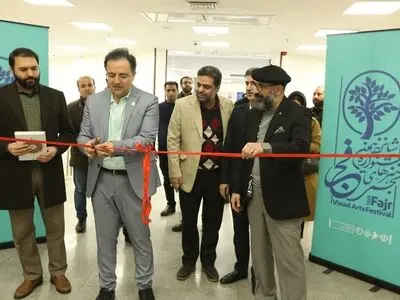 پوستر می‌تواند اثر هنری را ارزش‌گذاری کند