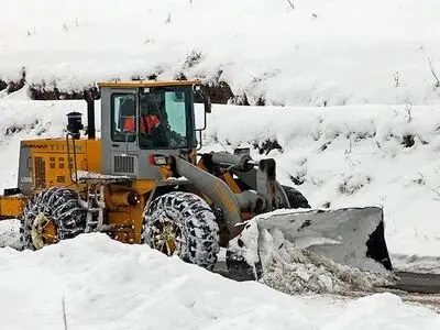 برف‌روبی بیش از ١۴هزار کیلومتر معبر شهری و جاده‌ای خراسان رضوی/ امدادرسانی هلال احمر به ۳۴ خودرو گرفتار 