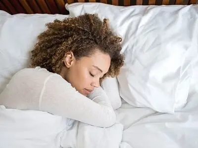 چگونه شب‌ها سریع بخوابیم؟ + اینفوگرافیک