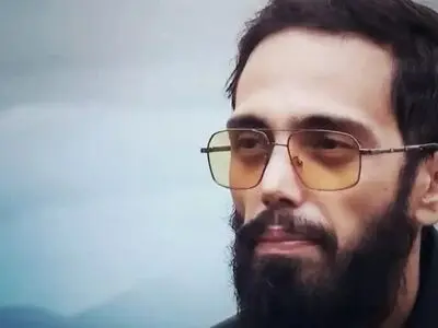 اعتراض فرزند احمد عزیزی به برنامه تلویزیونی «زمانه»/ هویت و شخصیت پدرم را تحریف کردند