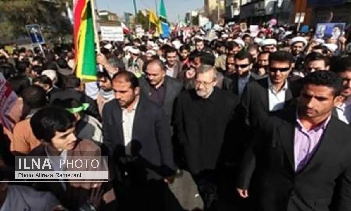 حضور رئیس مجلس در جمع راهپیمایان 22 بهمن در قم