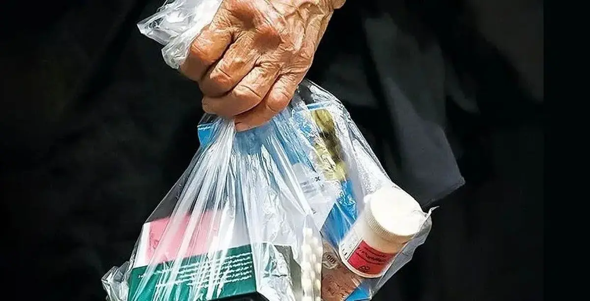 «دارو» ماه به ماه گران می‌شود؛ بیمه تائید نمی‌کند، پولدار، آزاد می‌خرد و بی پول دست خالی برمی‌گردد