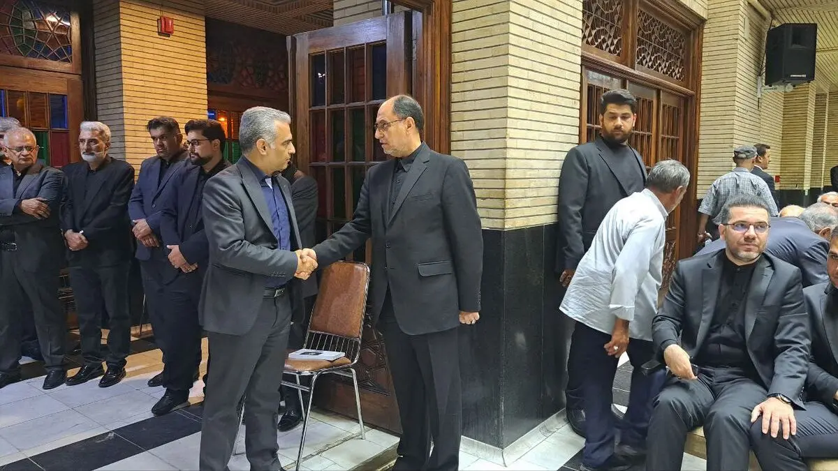 برگزاری مراسم ترحیم مادر وحید حقانیان / تصاویر