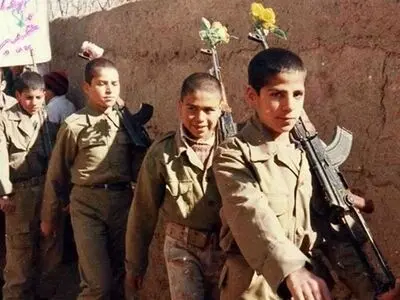 "۳۲۳ فرهنگی و ۵۲۰۶ دانش‌آموزِ استان تهران" در دوران دفاع مقدس شهید شدند/ بازنگری کتب درسی و ارتقای جایگاه ایثار و شهادت در آنها