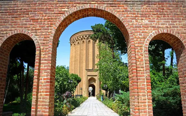 برای شرکت در تورهای شهرداری با ۱۳۷ پلاس تماس بگیرید