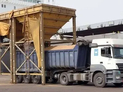 آغاز بارگیری ذرت خریداری‌شده از بخش خصوصی برای تأمین نهاده مرغداران سراسر کشور