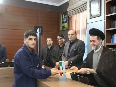 ورزش، خط مقدم پیشگیری از آسیب‌های اجتماعی است/ کشتی‌گیر شیرازی تقدیر شد