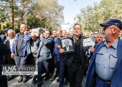 تشییع پیکر حسین حبیبی فعال پیشکسوت کارگری 