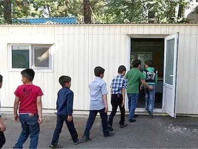 استان مرکزی مدرسه سنگی و خشتی و کپری ندارد 