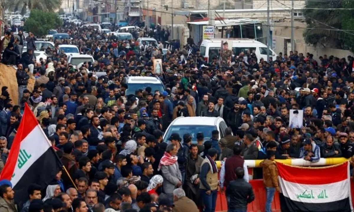 پرتاب زباله به منزل سیاستمداران لبنانی توسط معترضان 