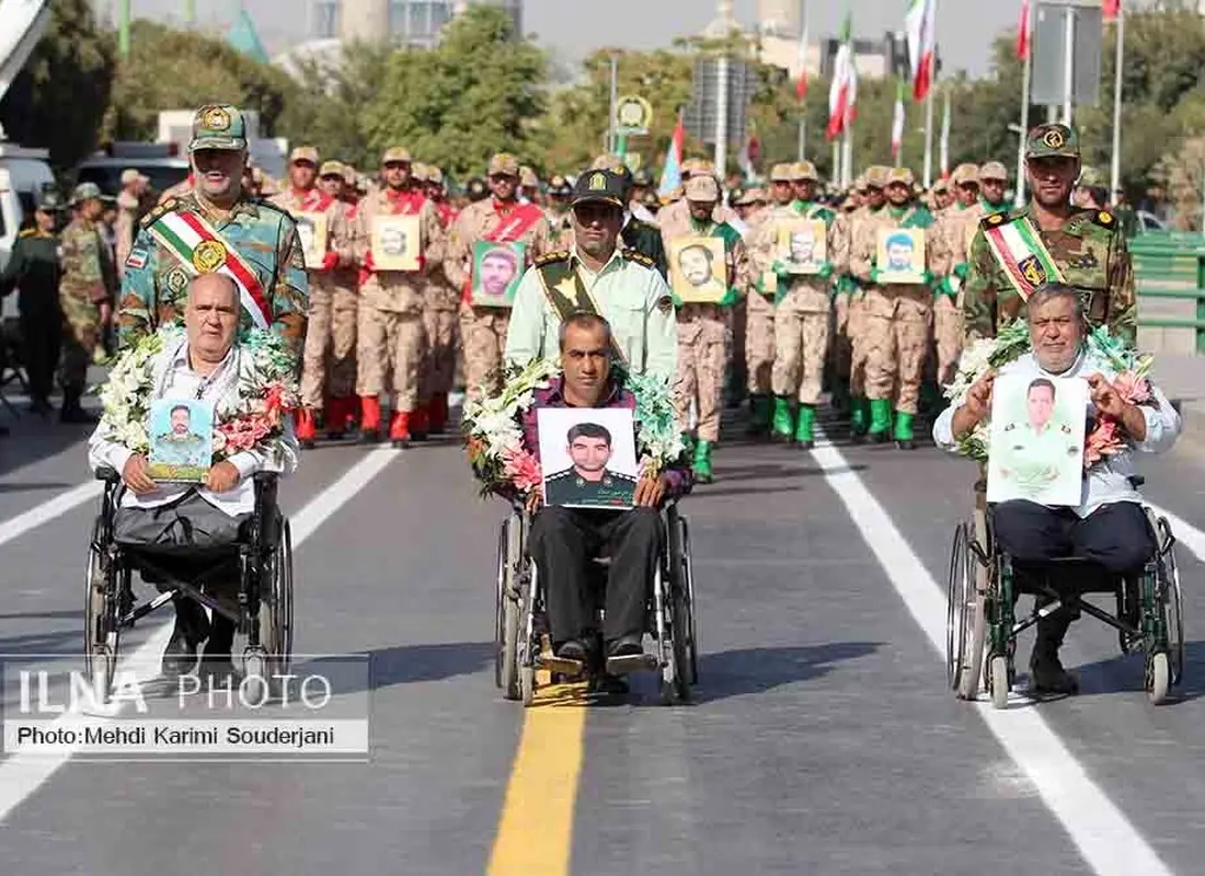 رژه یگانهای رزمی به مناسبت هفته دفاع مقدس در اصفهان