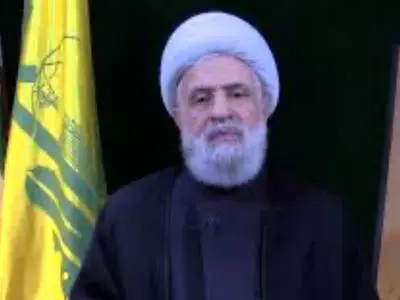 طرح مسأله سلاح هم‌زمان با ادامه حملات دشمن، خدمت به منافع اسرائیل است