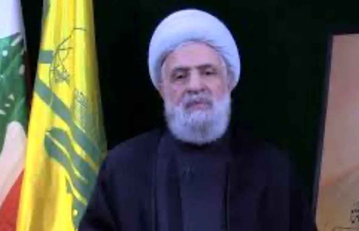 طرح مسأله سلاح هم‌زمان با ادامه حملات دشمن، خدمت به منافع اسرائیل است