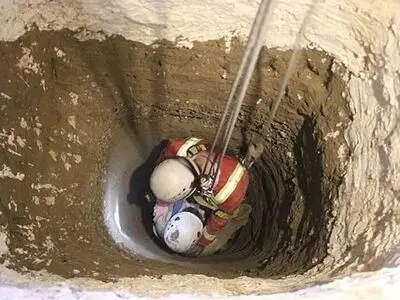 سقوط کارگر ساختمانی به عمق ۷ متری چاه 