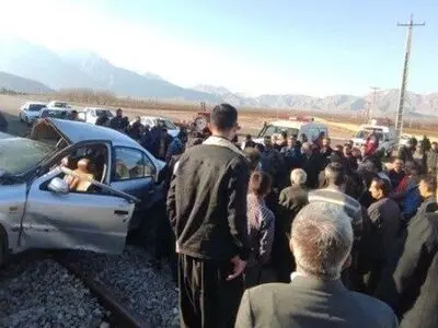 ۲ کشته بر اثر برخورد قطار با سمند در بیستون