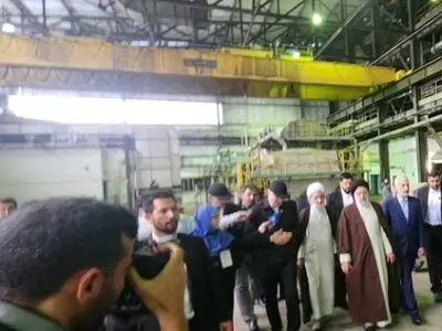بازدید رئیس‌جمهور از کارخانه تازه احیا شده صنایع چوب و کاغذ مازندران