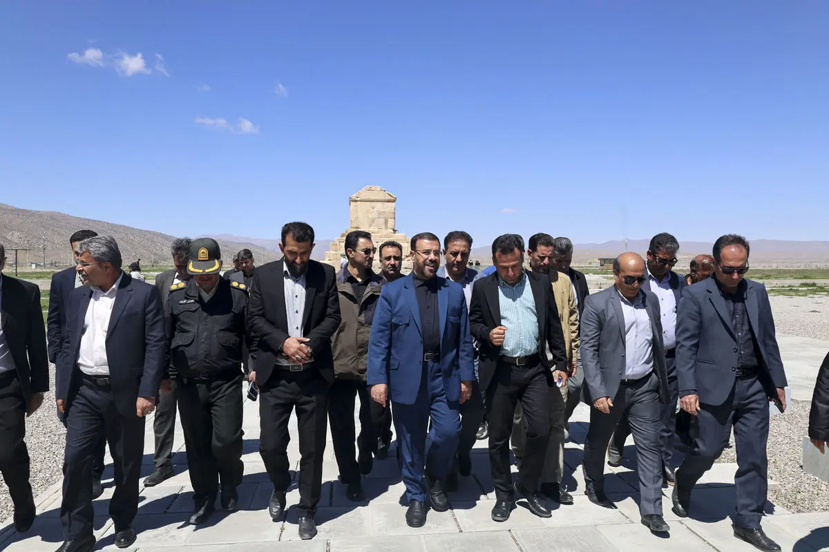 تداوم خدمات‌رسانی تمام‌عیار به گردشگران و مهمانان نوروزی فارس/ بازنگری در حریم آرامگاه کوروش