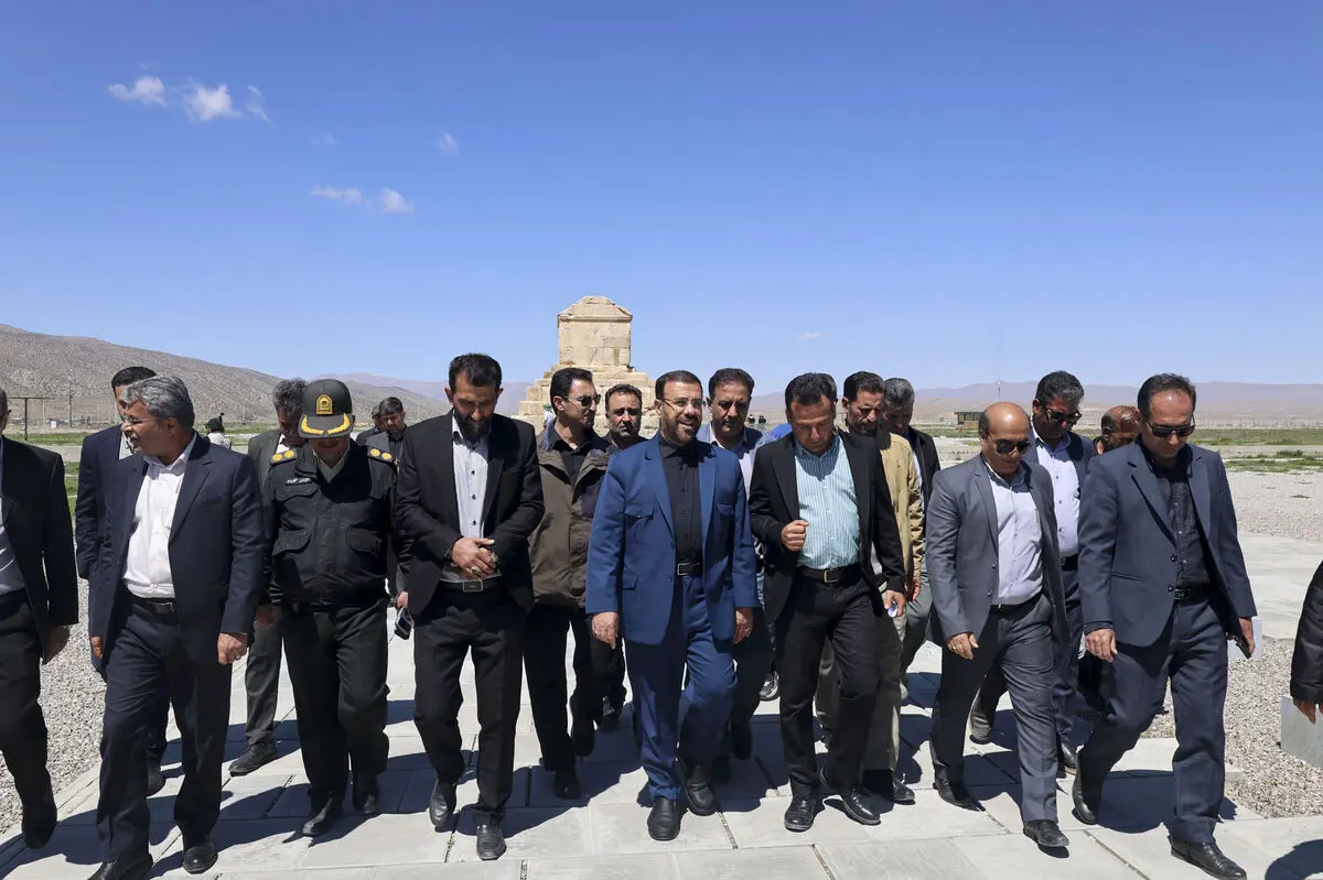 تداوم خدمات‌رسانی تمام‌عیار به گردشگران و مهمانان نوروزی فارس/ بازنگری در حریم آرامگاه کوروش