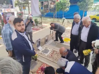 آغاز مراسم‌ هفته کارگر با ادای احترام به شهدا/ حضور تشکل‌ها در بهشت زهرا