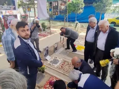 آغاز مراسم‌ هفته کارگر با ادای احترام به شهدا/ حضور تشکل‌ها در بهشت زهرا